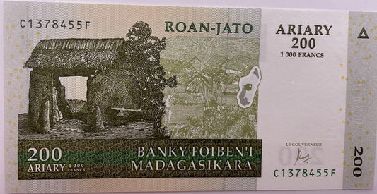 Madagaskar banknot 200 Ariary 2004 r. UNC