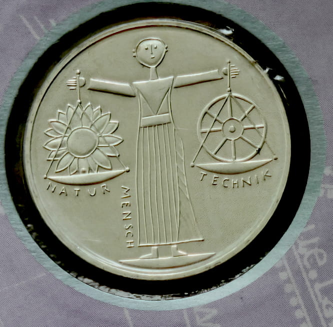 Moneta 10 marek Natura-Człowiek-Technika 2000 r.